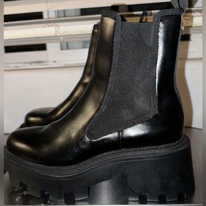 Chunky platform Chelsea boot with lug sole. US 8.